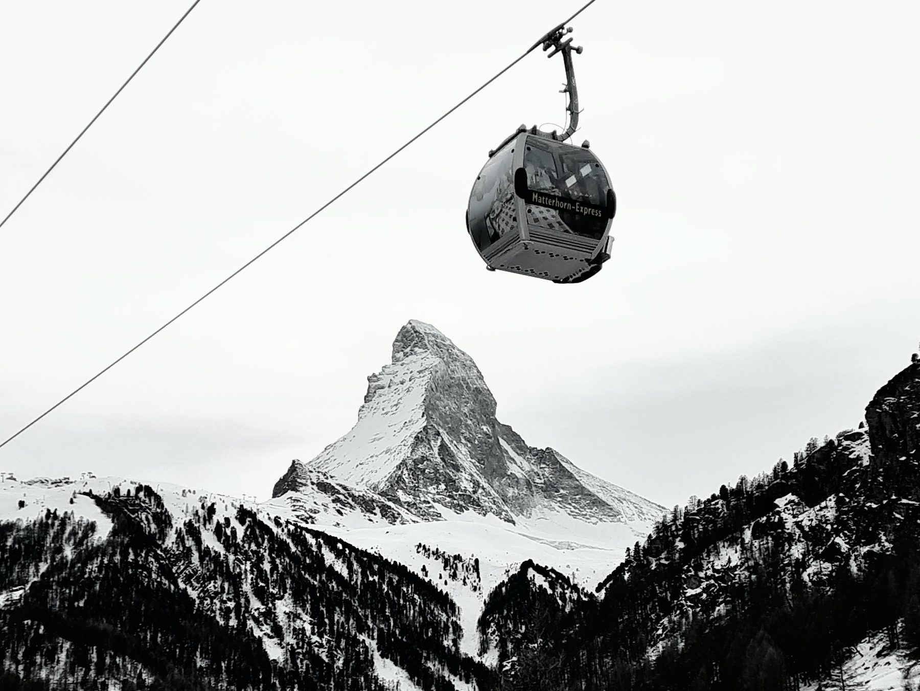Bergbahn vor dem Matterhorn